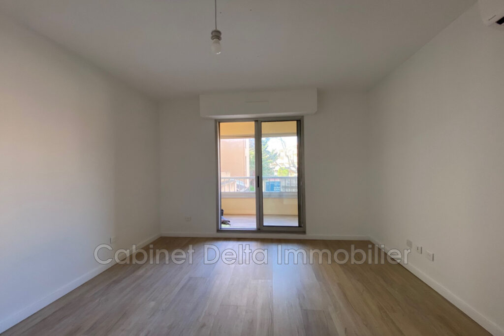 BUREAU Centre ville de SANARY – NR pièces – NR chambres – 21.00 m²