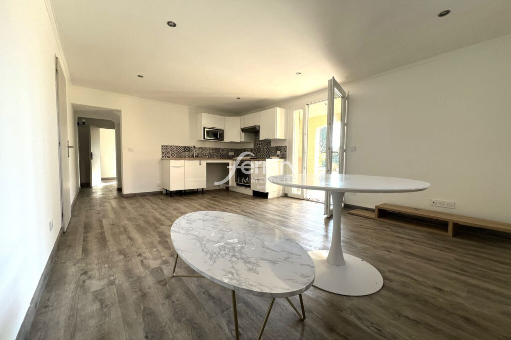 Maison d&rsquo;environ 140 m2 composée de 2 logements sur terrain de – 6 pièces – 4 chambres – 140.00 m²