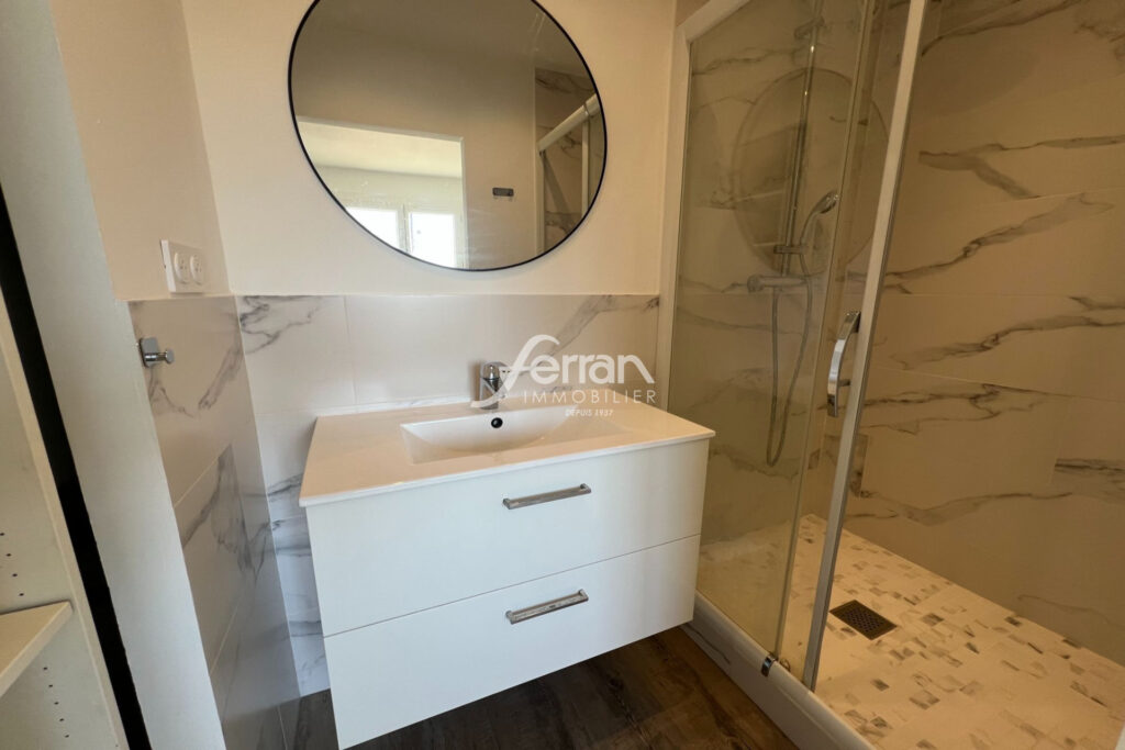 Maison d&rsquo;environ 140 m2 composée de 2 logements sur terrain de – 6 pièces – 4 chambres – 140.00 m²