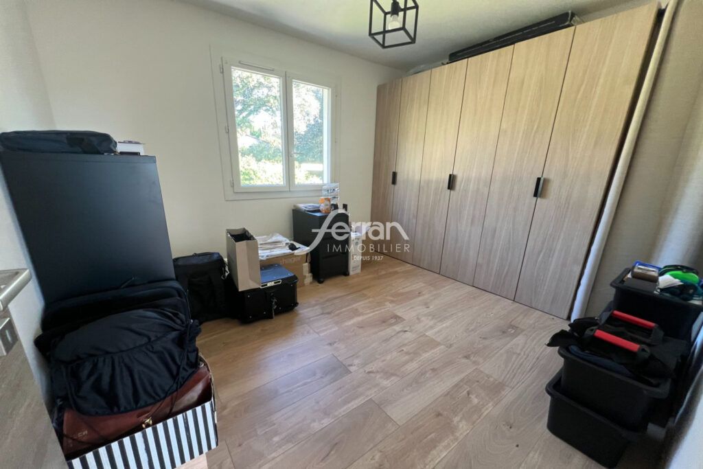 Maison d&rsquo;environ 140 m2 composée de 2 logements sur terrain de – 6 pièces – 4 chambres – 140.00 m²