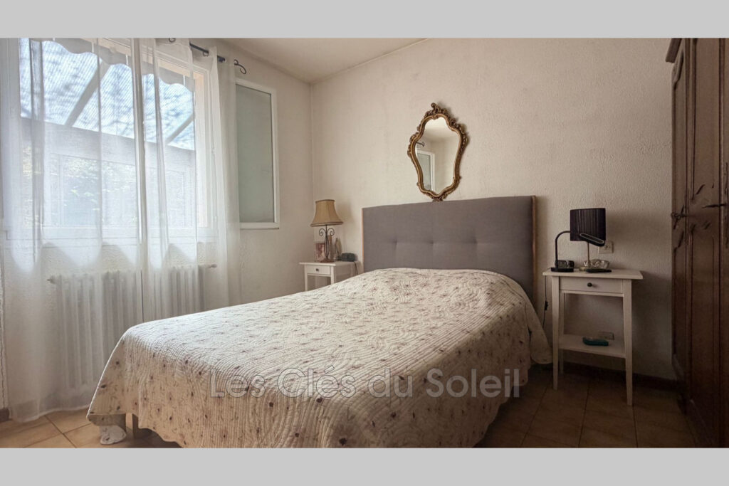 LA CELLE ? BIEN RARE ? 2 MAISONS EN UNE ? CALME –  Dans un cad – 8 pièces – 6 chambres – 160.00 m²