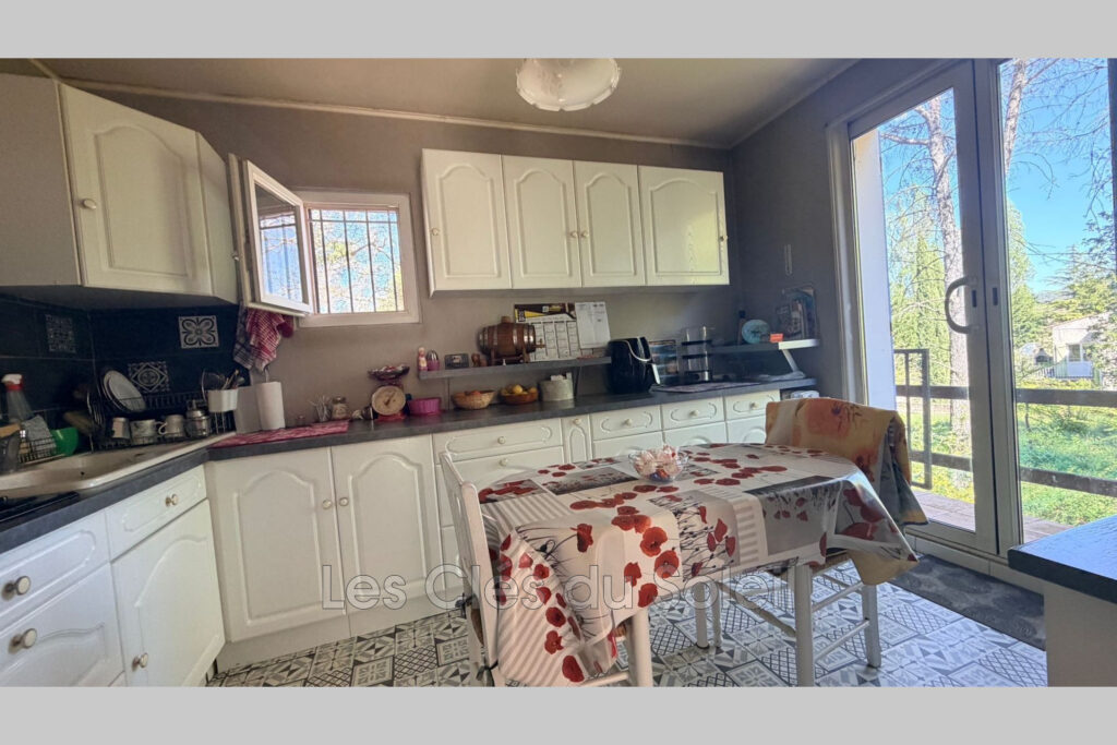 LA CELLE ? BIEN RARE ? 2 MAISONS EN UNE ? CALME –  Dans un cad – 8 pièces – 6 chambres – 160.00 m²