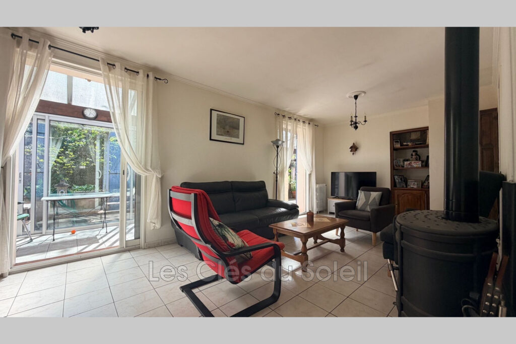LA CELLE ? BIEN RARE ? 2 MAISONS EN UNE ? CALME –  Dans un cad – 8 pièces – 6 chambres – 160.00 m²