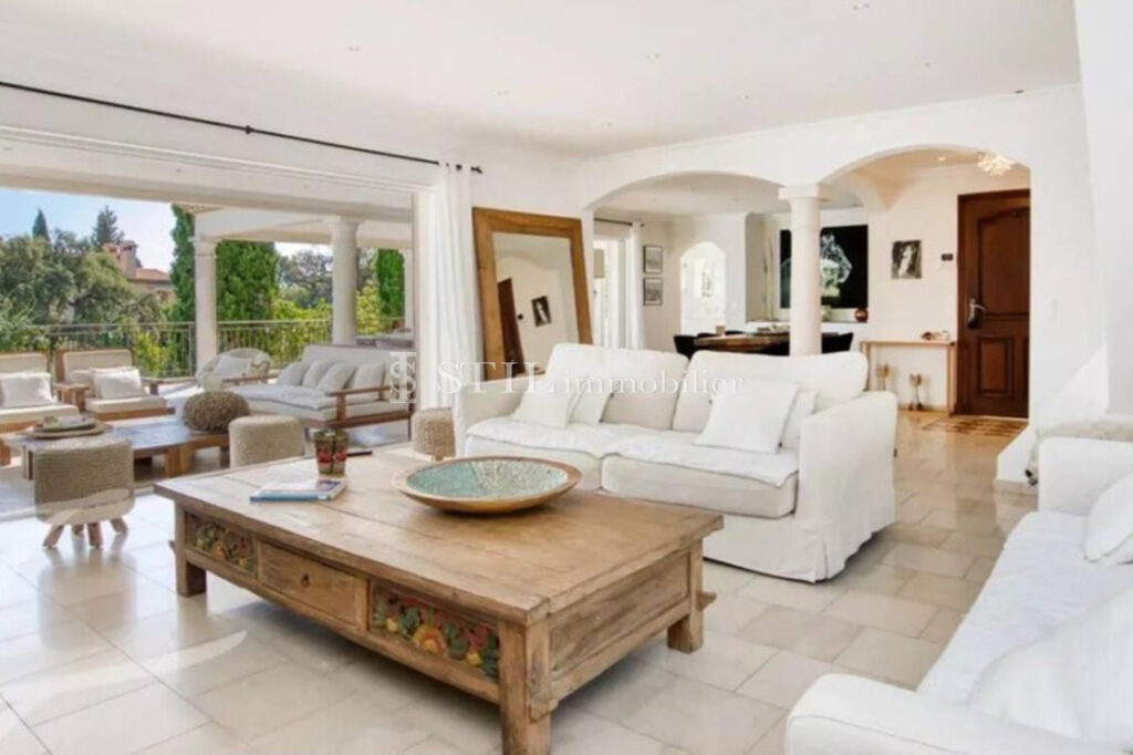 vente villa 8 Pièce(s) – 8 pièces – 6 chambres – 370.00 m²