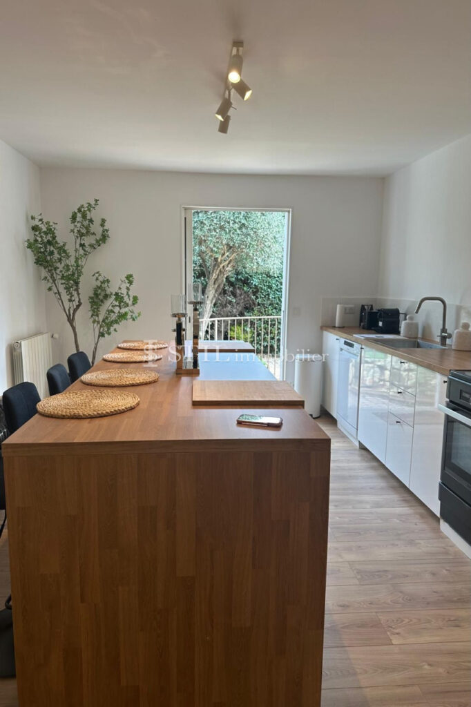 vente villa 8 Pièce(s) – 8 pièces – 6 chambres – 370.00 m²