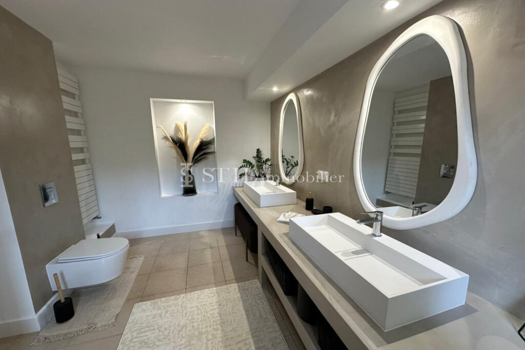 vente villa 8 Pièce(s) – 8 pièces – 6 chambres – 370.00 m²