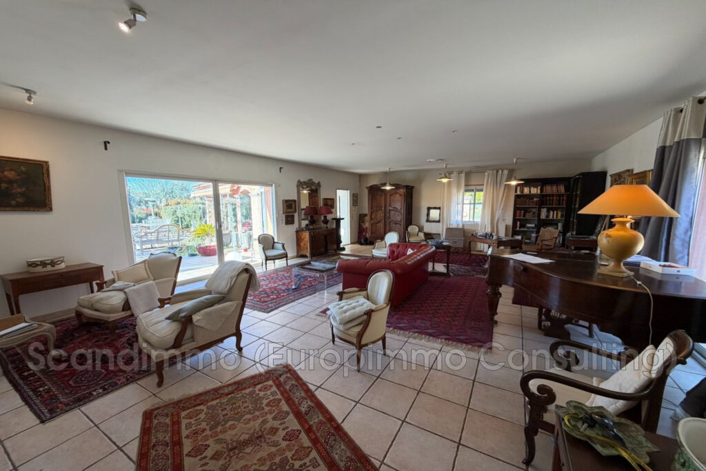 vente  7 Pièce(s) – 7 pièces – 5 chambres – 160.00 m²