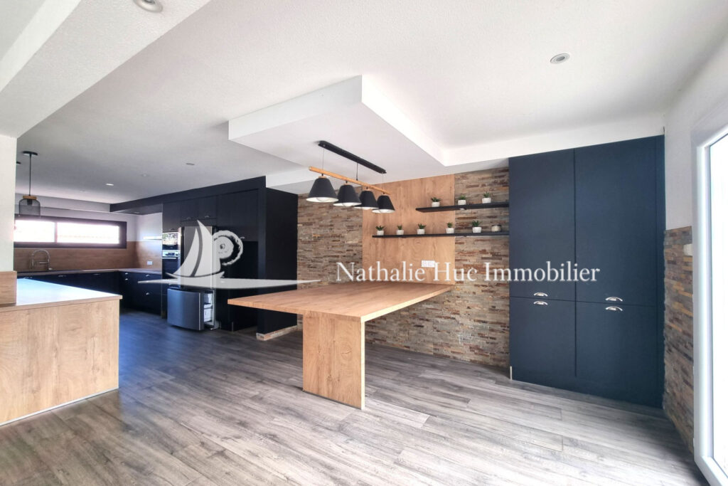 vente maison – NR pièces – 4 chambres – 144.00 m²