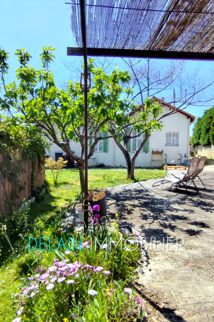 vente maison – NR pièces – 2 chambres – 85.00 m²