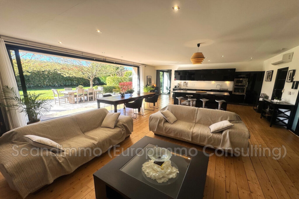 vente maison contemporaine 5 Pièce(s) – 5 pièces – 4 chambres – 202.00 m²