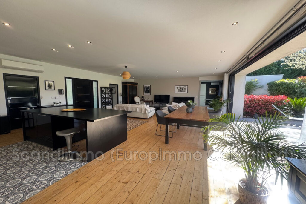 vente maison contemporaine 5 Pièce(s) – 5 pièces – 4 chambres – 202.00 m²