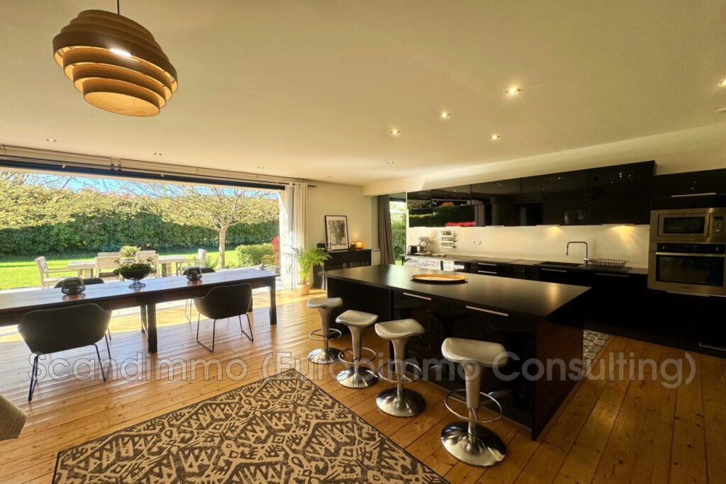 vente maison contemporaine 5 Pièce(s) – 5 pièces – 4 chambres – 202.00 m²