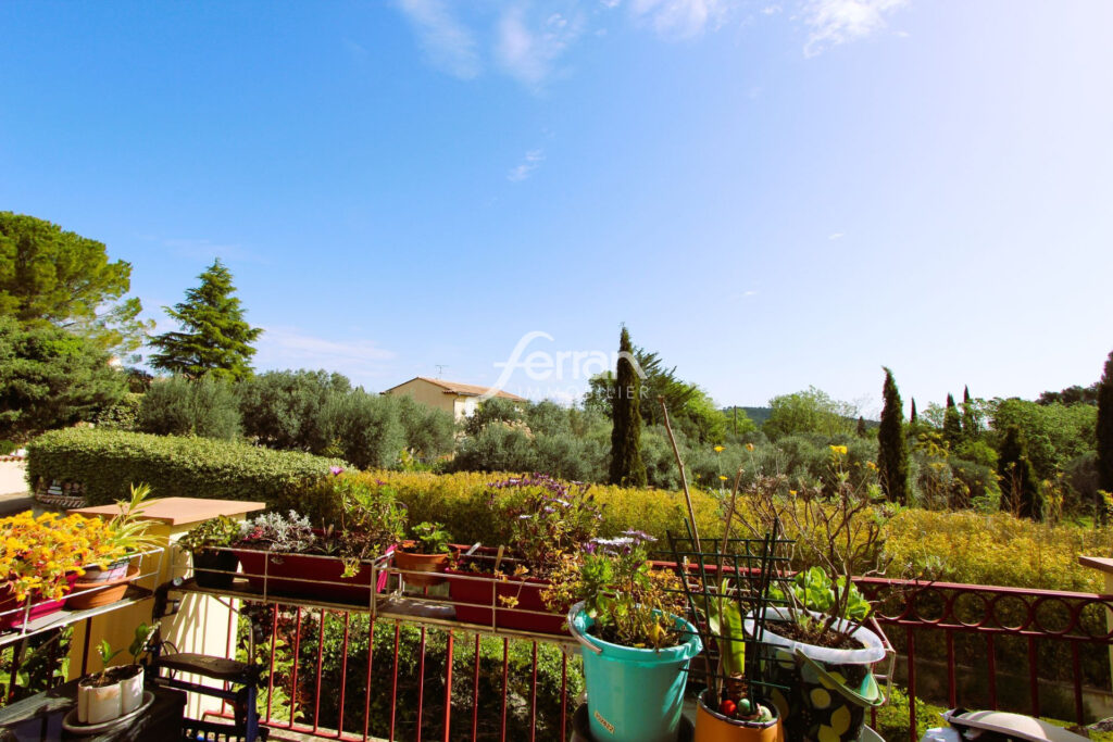 A vendre à Flayosc Proche village appartement 43m² avec balcon – 2 pièces – 1 chambre – 42.73 m²