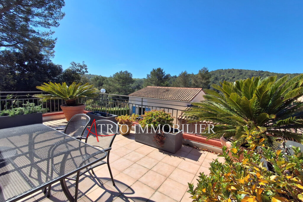 Charmante maison d&rsquo;angle à Valbonne, dans une résidence avec p – 3 pièces – 2 chambres – 65.00 m²