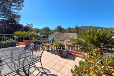 Charmante maison d&rsquo;angle à Valbonne, dans une résidence avec p – 3 pièces – 2 chambres – 65.00 m²