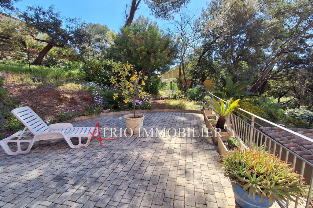 Charmante maison d&rsquo;angle à Valbonne, dans une résidence avec p – 3 pièces – 2 chambres – 65.00 m²