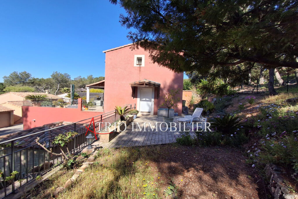 Charmante maison d&rsquo;angle à Valbonne, dans une résidence avec p – 3 pièces – 2 chambres – 65.00 m²
