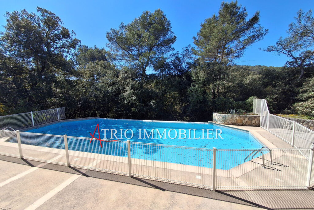 Charmante maison d&rsquo;angle à Valbonne, dans une résidence avec p – 3 pièces – 2 chambres – 65.00 m²