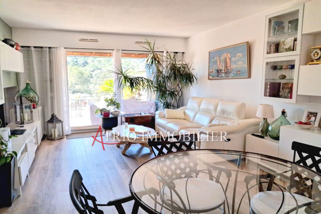 Charmante maison d&rsquo;angle à Valbonne, dans une résidence avec p – 3 pièces – 2 chambres – 65.00 m²