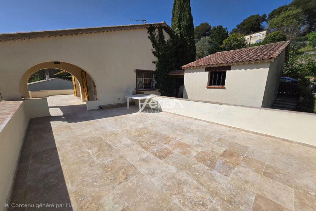 A vendre à Salernes villa organisée en 2 appartements sur un t – 5 pièces – 3 chambres – 147.00 m²