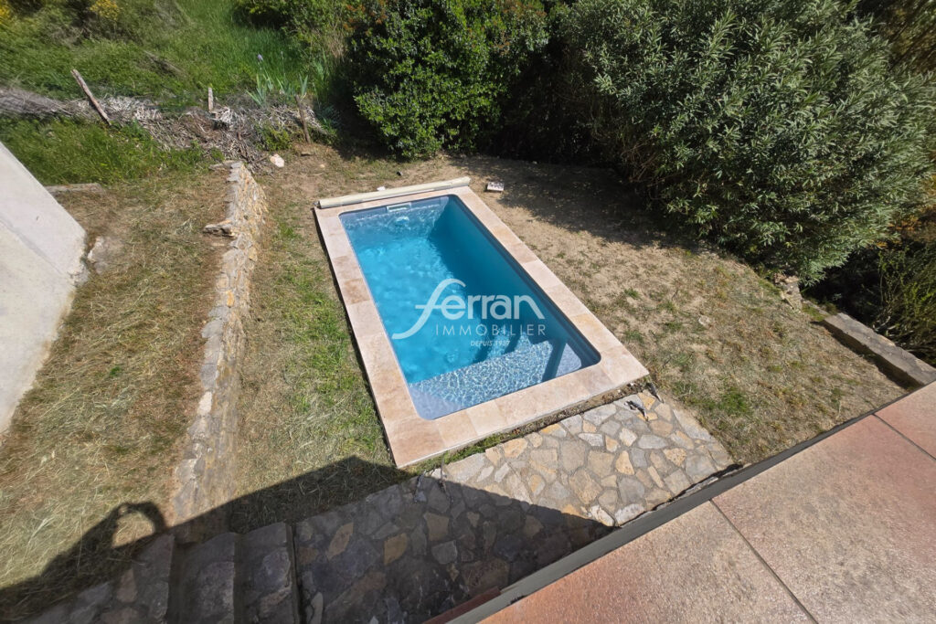 A vendre à Salernes villa organisée en 2 appartements sur un t – 5 pièces – 3 chambres – 147.00 m²