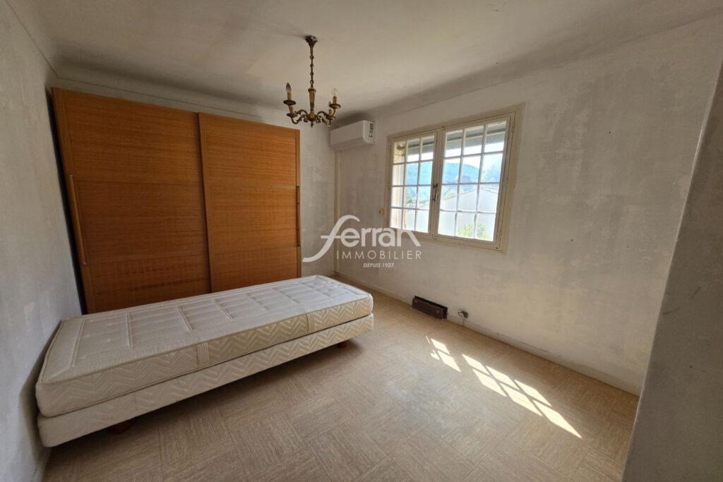 A vendre à Salernes villa organisée en 2 appartements sur un t – 5 pièces – 3 chambres – 147.00 m²