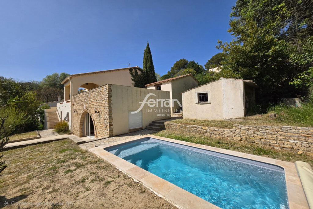 A vendre à Salernes villa organisée en 2 appartements sur un t – 5 pièces – 3 chambres – 147.00 m²