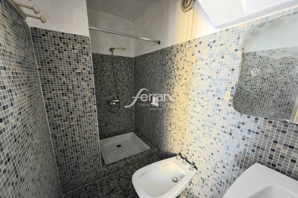 A vendre à Salernes villa organisée en 2 appartements sur un t – 5 pièces – 3 chambres – 147.00 m²