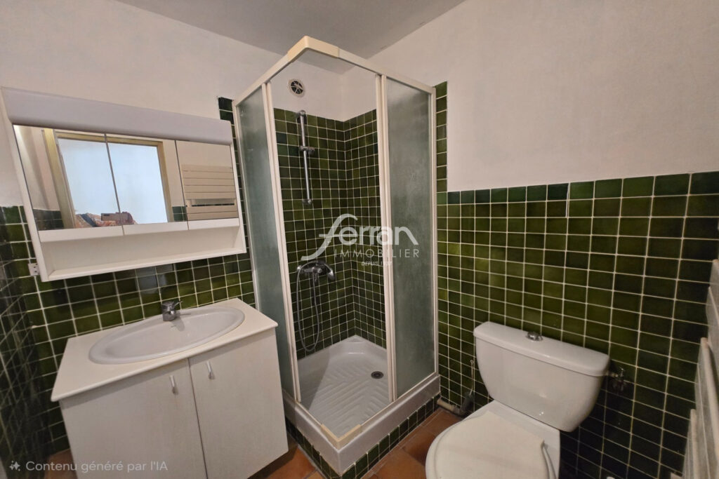 A vendre à Salernes villa organisée en 2 appartements sur un t – 5 pièces – 3 chambres – 147.00 m²