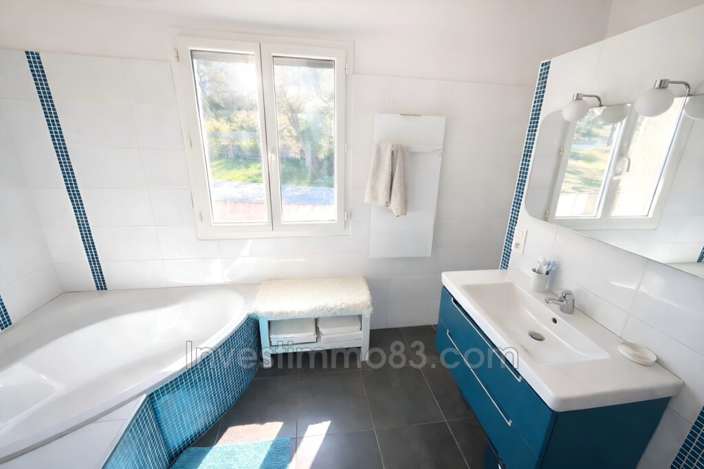 Vidéo de présentation en copiant ce lien :  ou en tapant sur Y – 4 pièces – 3 chambres – 92.00 m²