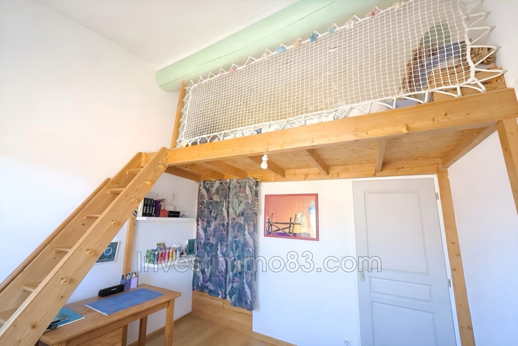 Vidéo de présentation en copiant ce lien :  ou en tapant sur Y – 4 pièces – 3 chambres – 92.00 m²