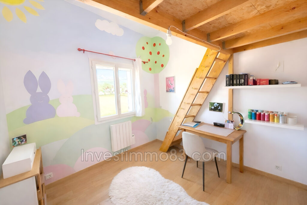 Vidéo de présentation en copiant ce lien :  ou en tapant sur Y – 4 pièces – 3 chambres – 92.00 m²