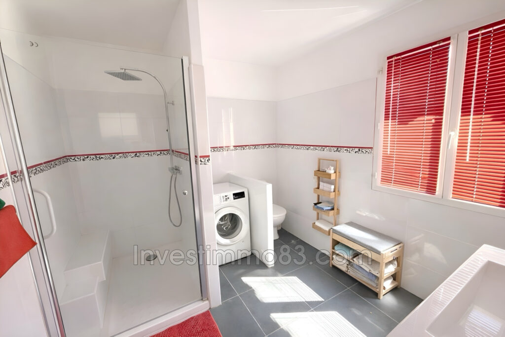 Dans une petite copropriété de deux lots avec faibles charges, – 3 pièces – 2 chambres – 64.00 m²