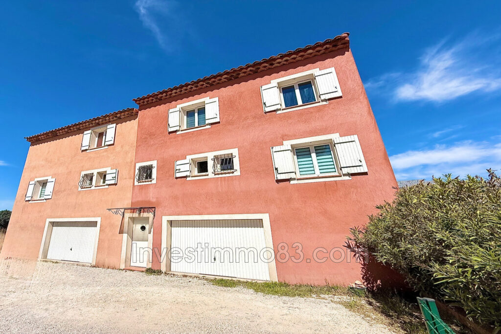 Dans une petite copropriété de deux lots avec faibles charges  – 4 pièces – 3 chambres – 92.00 m²