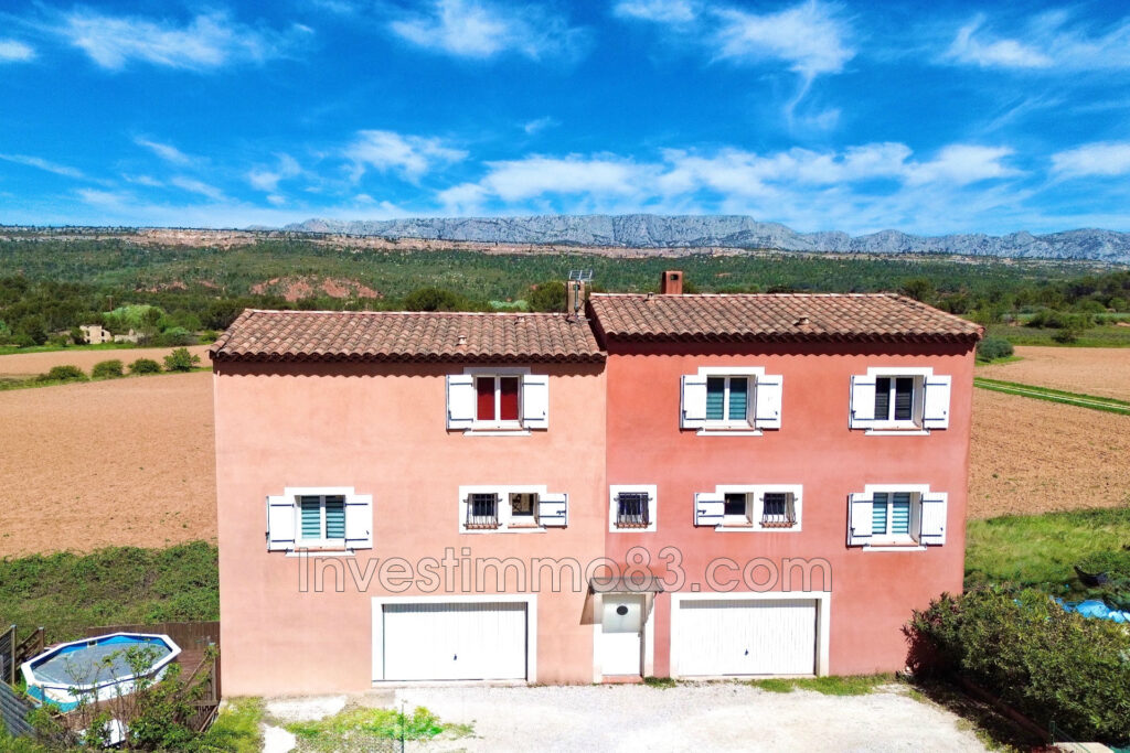 Dans une petite copropriété de deux lots avec faibles charges  – 4 pièces – 3 chambres – 92.00 m²