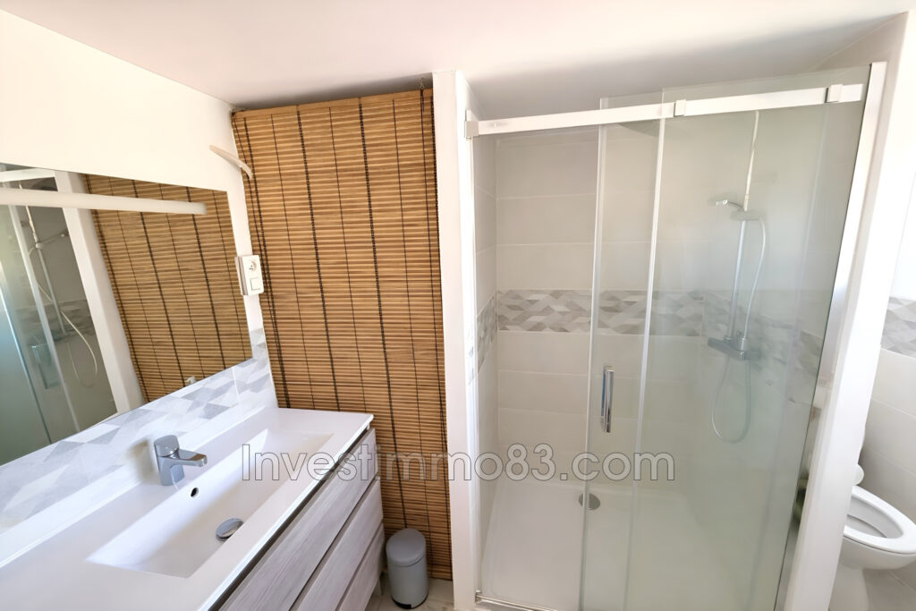 Dans une petite copropriété de deux lots avec faibles charges  – 4 pièces – 3 chambres – 92.00 m²