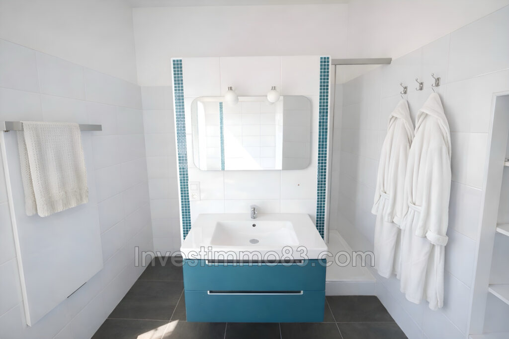 Dans une petite copropriété de deux lots avec faibles charges  – 4 pièces – 3 chambres – 92.00 m²