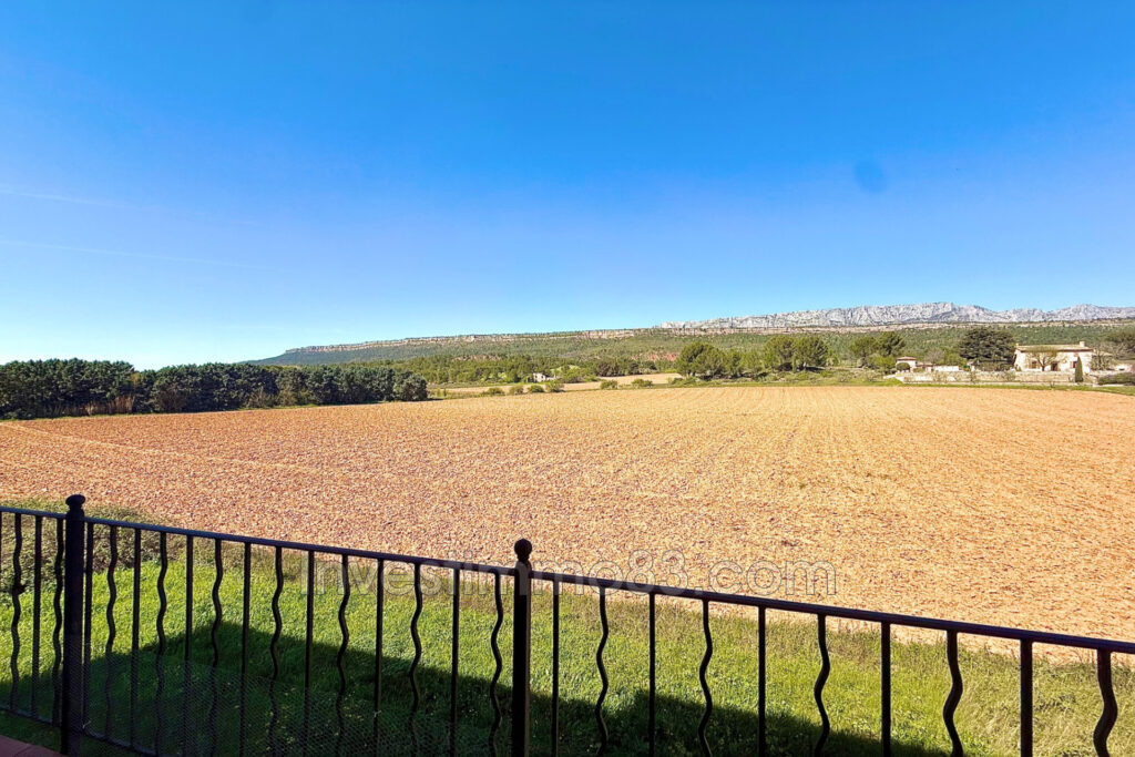 Dans une petite copropriété de deux lots avec faibles charges  – 4 pièces – 3 chambres – 92.00 m²