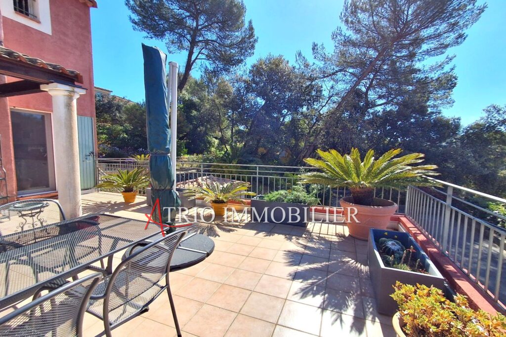 Charmante maison d&rsquo;angle à Valbonne, dans une résidence avec p – 3 pièces – 2 chambres – 65.00 m²