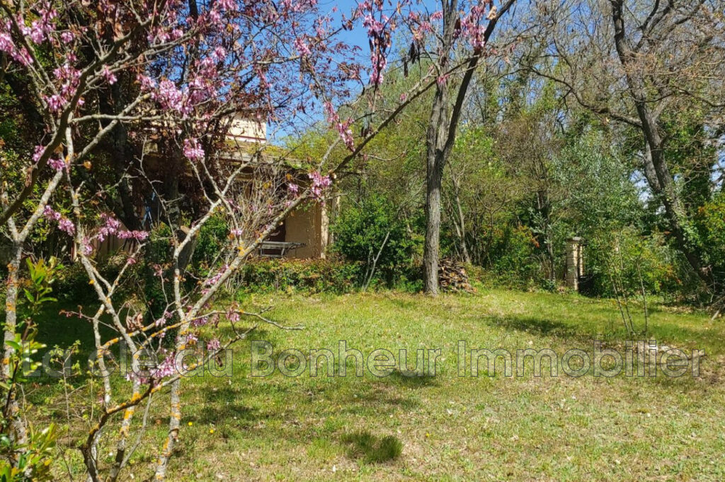 Villa de plain-pied à rénover ? 5 pièces ? Terrain arboré 904  – 5 pièces – 3 chambres – 104.36 m²