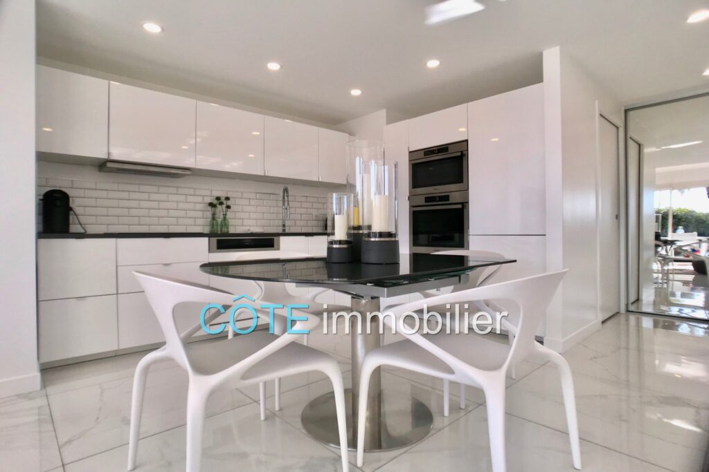 GOLFE JUAN 3P 81 M² à 2 pas des plages ! – 3 pièces – NR chambres – 81.00 m²