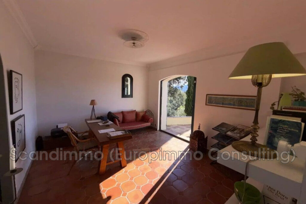 vente maison 7 Pièce(s) – 7 pièces – 5 chambres – 211.00 m²