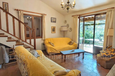 Villa de plain-pied à rénover ? 5 pièces ? Terrain arboré 904  – 5 pièces – 3 chambres – 104.36 m²