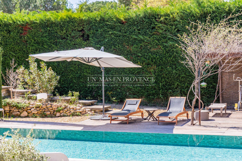 Mas contemporain de prestige avec piscine à débordement au coeu – NR pièces – 5 chambres – 253.00 m²