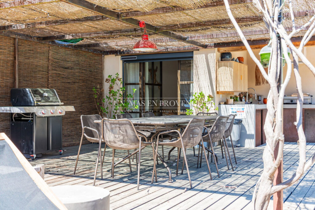 Mas contemporain de prestige avec piscine à débordement au coeu – NR pièces – 5 chambres – 253.00 m²