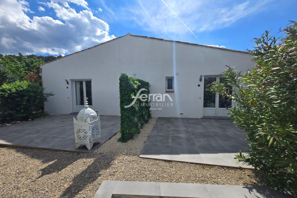 À vendre à Salernes propriété chambres d&rsquo;hôtes et gîtes avec p – 15 pièces – 11 chambres – 430.00 m²