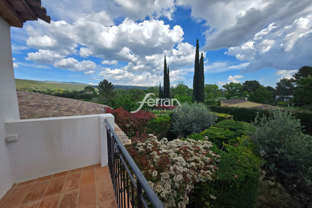 À vendre à Salernes propriété chambres d&rsquo;hôtes et gîtes avec p – 15 pièces – 11 chambres – 430.00 m²
