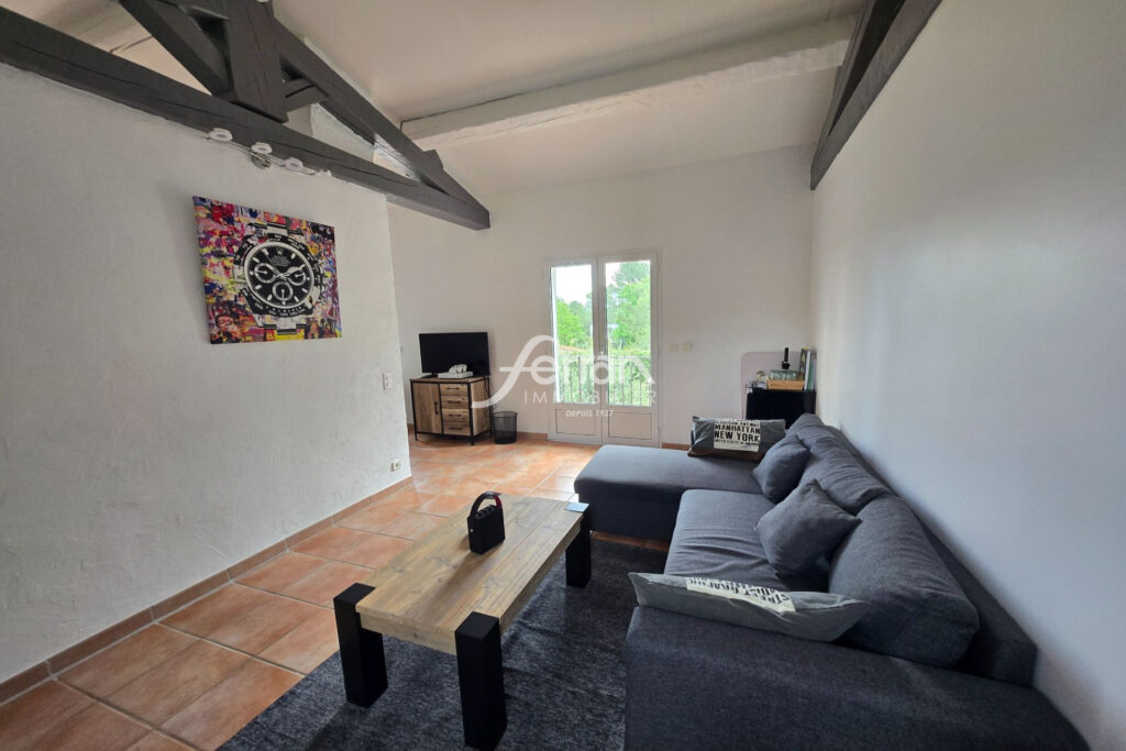 À vendre à Salernes propriété chambres d&rsquo;hôtes et gîtes avec p – 15 pièces – 11 chambres – 430.00 m²