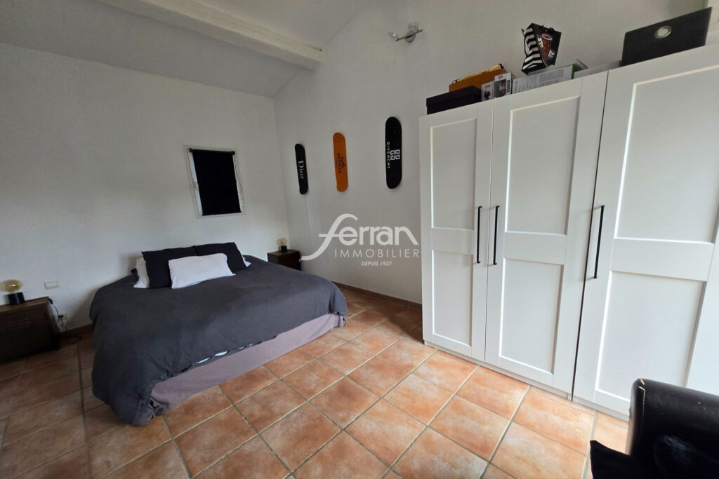 À vendre à Salernes propriété chambres d&rsquo;hôtes et gîtes avec p – 15 pièces – 11 chambres – 430.00 m²