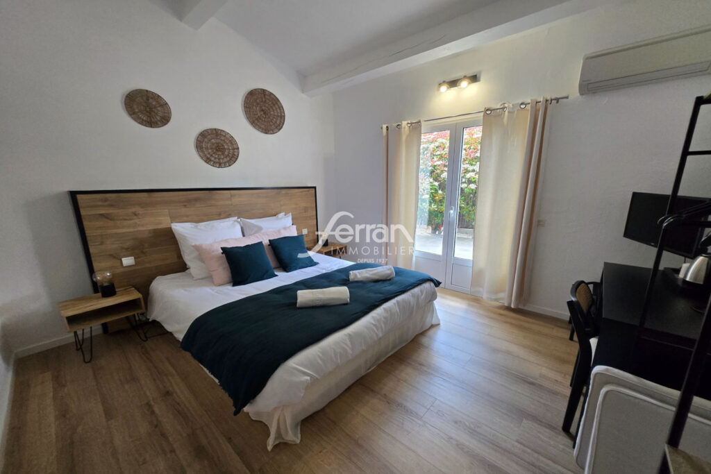 À vendre à Salernes propriété chambres d&rsquo;hôtes et gîtes avec p – 15 pièces – 11 chambres – 430.00 m²